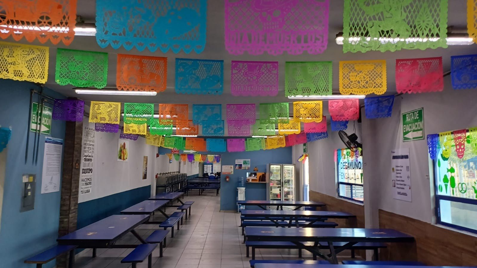 Comedor industrial operado por el grupo durante el servicio
